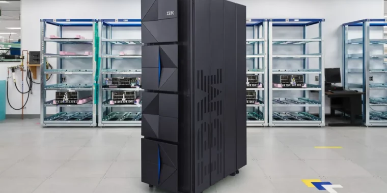 ibm-mainframe:-cach-no-chay-va-tai-sao-no-con-song-sot