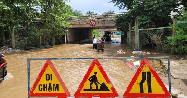 nhieu-ham-chui-dai-lo-thang-long-van-ngap-nuoc,-trong-khi-ha-noi-duoc-du-bao-sap-co-mua-to-tro-lai